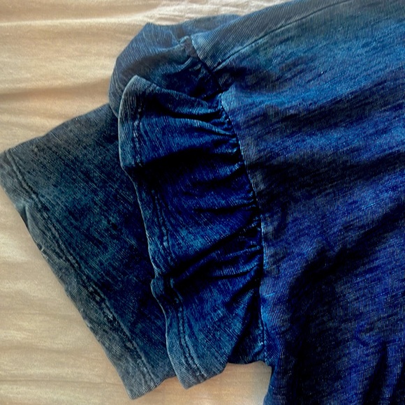 Chambray Blue ruffle sleeve t-shirt - Picture 4 of 6